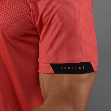T-shirt Endless Ace Peak rouge